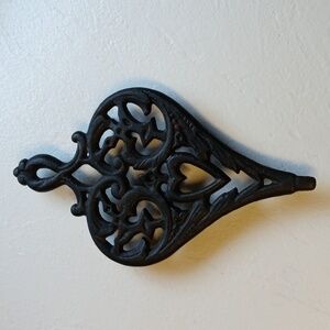 Wilton Cast Iron Heart Spade Footed Trivet